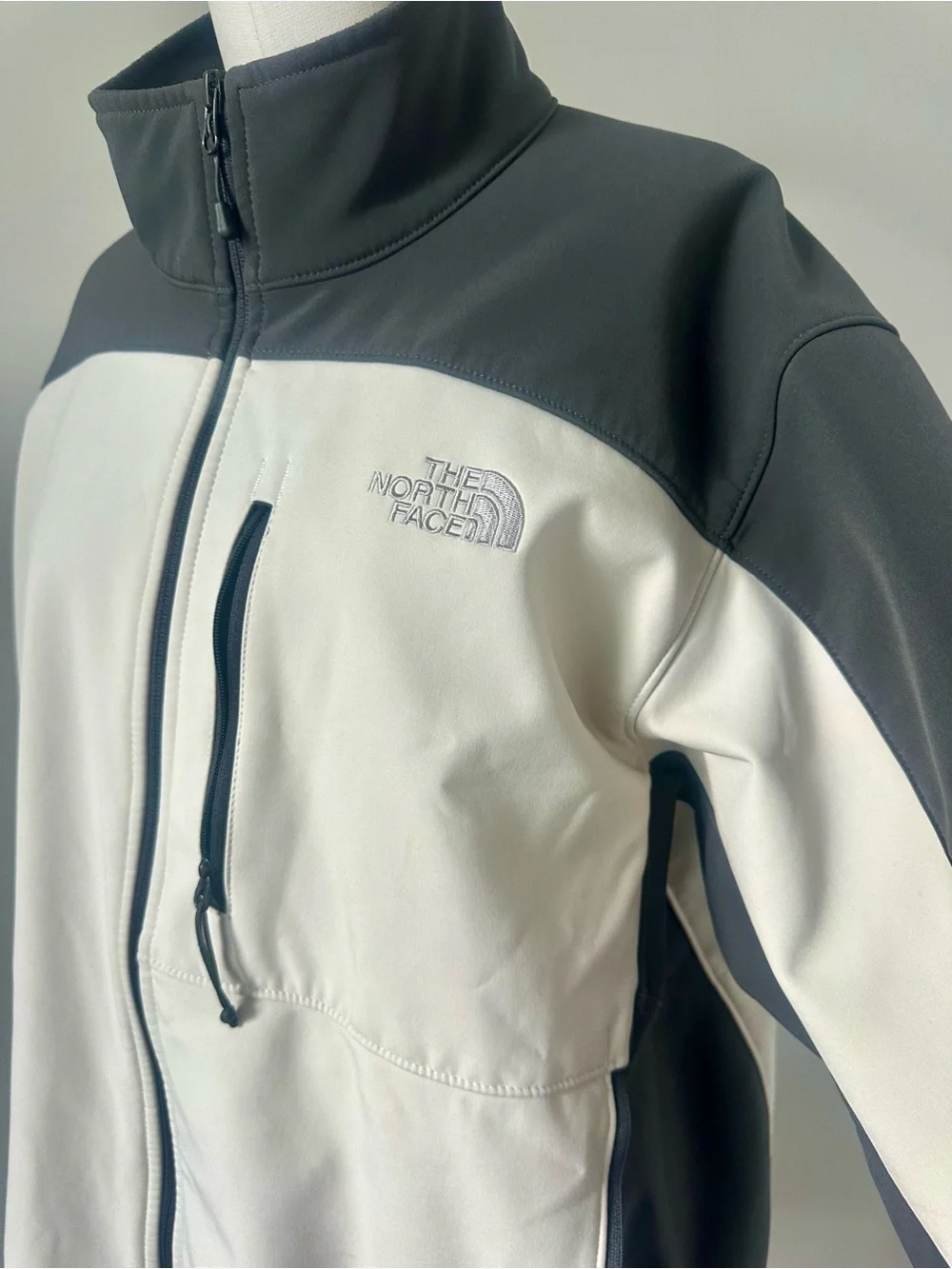 The North Face Men's Jacket (L) cream / grey - Apex Rain Resistant Tech